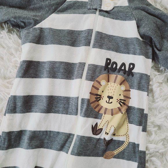 SOLD! Infant Lion Stipe Footsie - Picture 4 of 6